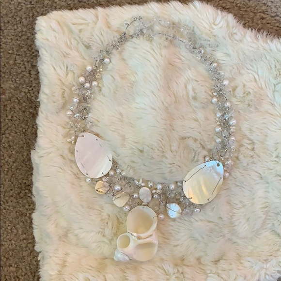 Beautiful snail necklace! White color. - Picture 2 of 3